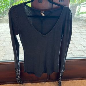 WE THE FREE long sleeve size medium